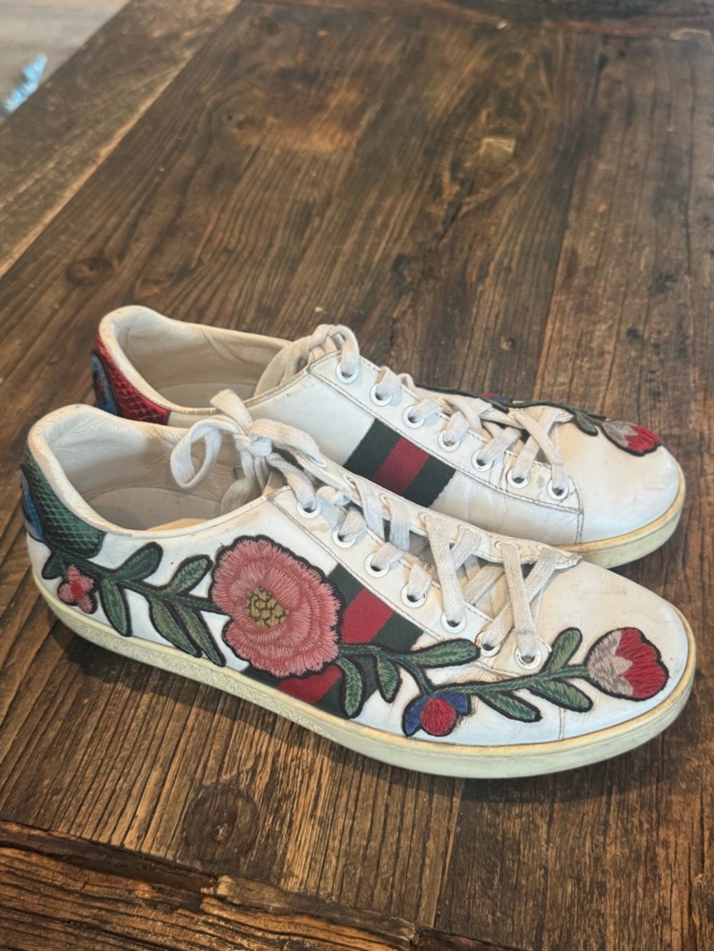 GUCCI White Floral Embroidered Leather Sneakers - Women 39.5